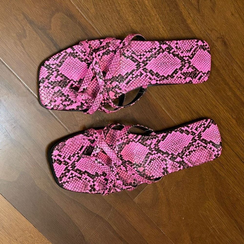 14th & Union size 9 pink & black snakeskin thong sandal NWOT